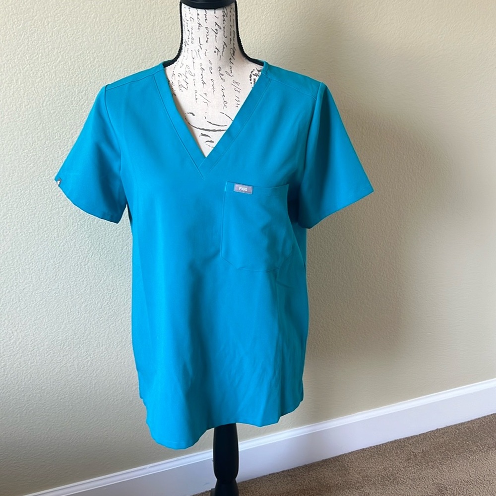 Figs teal V-neck scrub top and matching jogger scrub pants, both size medium,